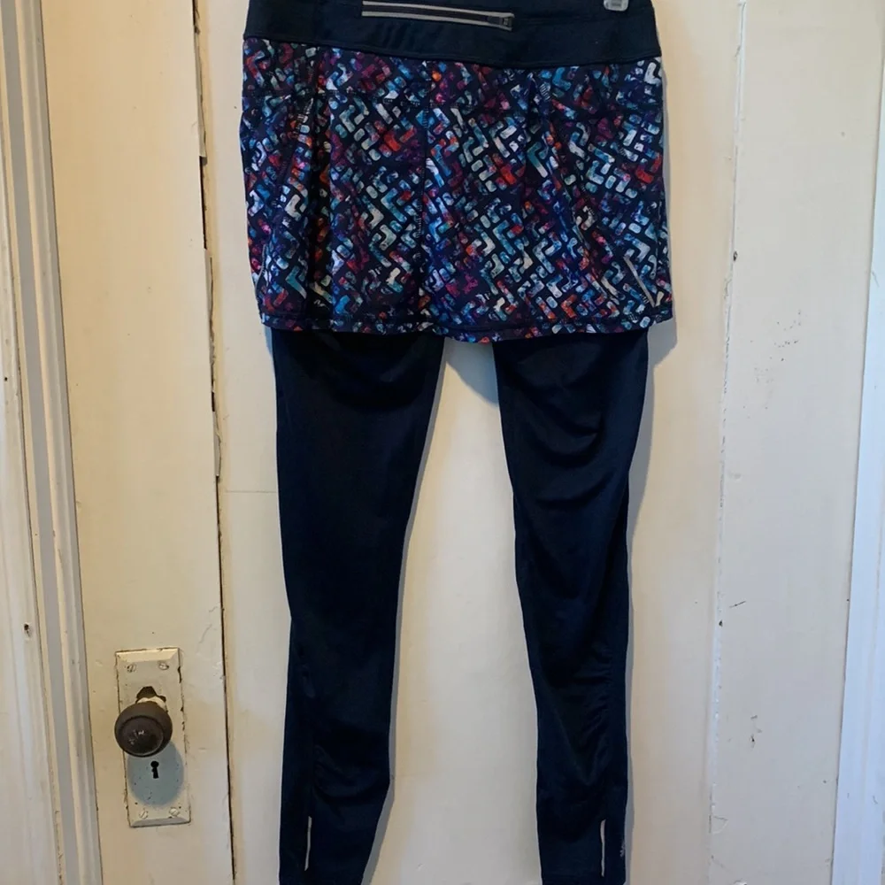 Athleta Woman’s Skirt Leggings, Size XS - Picture 3 of 3